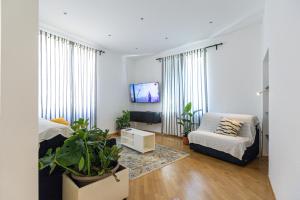 a living room with a couch and a tv at Nik apartment in Genoa