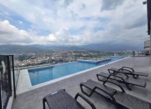 a swimming pool on top of a building at Conjunto Torres del Bosque-diagonal a la Foscal in Floridablanca