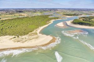 an aerial view of a river and a beach at Camping 5 étoiles - Parc aquatique - eecdae in Saint-Jean-dʼOrbetiers