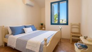 a bedroom with a large bed with a window at Appartamento Eli in Valledoria