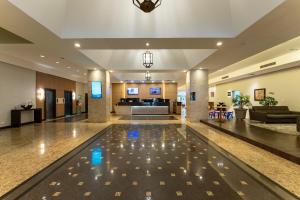 O saguão ou recepção de Hotel Deville Prime Maringá mais 62 fotos