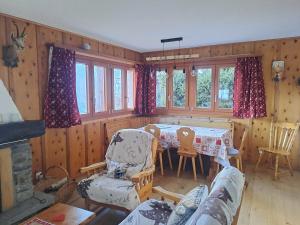 a living room with a table and chairs at Chalet Bisse Neuf in Saint-Luc
