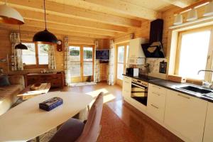 a kitchen with a table and chairs in a cabin at Chalet Fuchsberg in Mauth