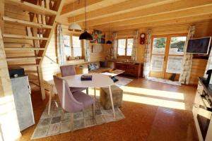 a living room with a table and chairs in a cabin at Chalet Fuchsberg in Mauth