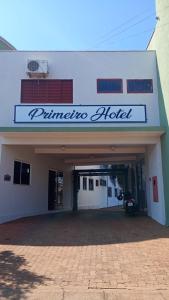a building with a sign that reads primato hotel at Primeiro Hotel in Ilha Solteira