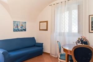 a living room with a blue couch and a table at I Vacanzieri in Catania