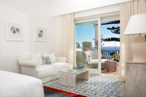 A seating area at Hotel La Minerva