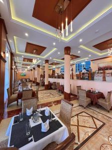a restaurant with tables and chairs and a bar at 2RN SOLOMON Hotel and Spa 