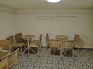 a group of tables and chairs in a room at Sa Domo e tzia Caterina in Orgosolo