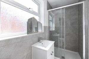 a bathroom with a toilet and a sink and a shower at Earp House - Allerton Liverpool Stay - Sleeps 7 in Liverpool +34 photos