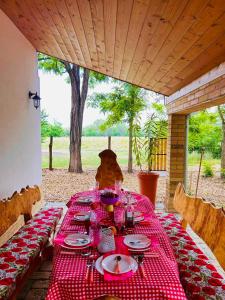 a table with a red and white checkered table cloth at VarázsLakos Birtok in Tázlár