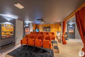 a room with a bunch of chairs in a theater at Le beloiseau in Breteuil