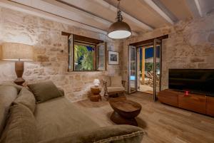 a living room with a couch and a television at Casa Falco in Vasilikos
