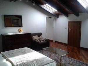 a room with a bed and a chair and a table at Alle Grazie in Casièr