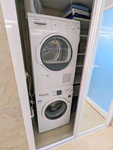 a washer and dryer sitting inside of a room at Romantische Auszeit Penthouse mit Meerblick in Sitio de Calahonda