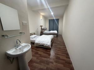 a hospital room with a sink and two beds at Double tree 2 in Burhānilkantha