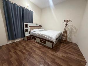 a bedroom with a bed and a tripod in it at Double tree 2 in Burhānilkantha