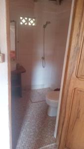 a bathroom with a toilet and a shower at Bazouk Du Saloum Ecolodge Solidaire in Mar Lodj