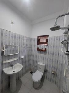 a bathroom with a toilet and a sink at Randi Guest Mirissa in Mirissa
