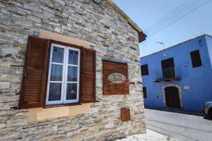 a building with a window on the side of it at Arhontiko Frangos in Kato Drys