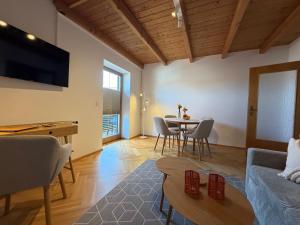 a living room with a table and a couch at Ferienwohnen beim Hirsch in Hopferau