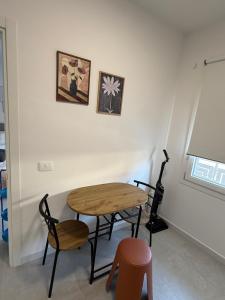 a table and chairs in a room with a window at Casa sissy in Chioggia