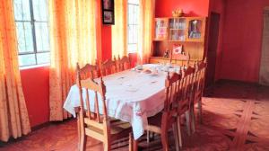 a dining room with a table and chairs in a room at Residencial Norandes in Huaraz