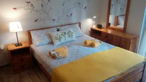 Postel nebo postele na pokoji v ubytování Daniil's Seafront Apartment