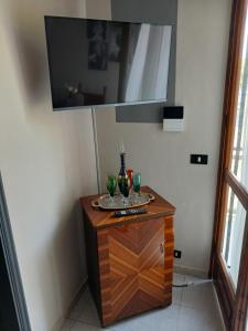 a table with wine glasses on top of it at B&B Angelo Azzurro in Carpi