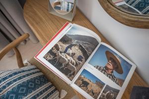 a pile of magazines sitting on top of a table at Vounara Houses in Artemonas