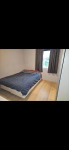 a bed sitting in a room with a window at LØVEHAUGEn in Trondalen