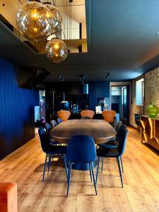 a dining room with a table and chairs at Fagundes Village in Valença