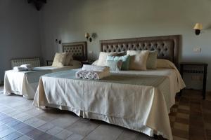a bedroom with two beds with towels on them at Rincon del Cerro I in San Lorenzo +6 photos