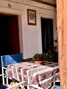 a table with a table cloth and a potted plant on it at Crisol. in Cafayate