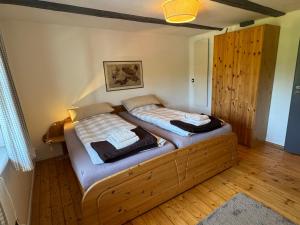 a bedroom with two twin beds in a room at Ferienwohnung Sonnentau 1 in Holzminden
