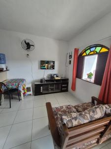 a living room with a couch and a window at Nataliana's House in Cabo Frio