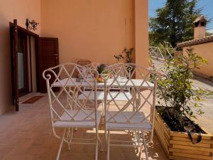 a white table and chairs on a patio at Casa del boscaiolo in Trevi