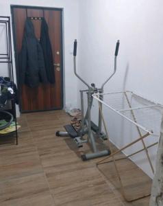 a room with a gym equipment and a door at Apartman Trifko in Pale +1 photo