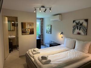 a bedroom with a large white bed with towels on it at Résidence Callas in Callas