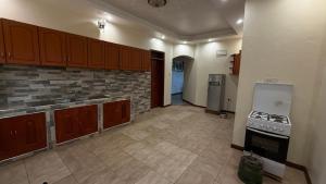 an empty kitchen with a stove and a refrigerator at Lorycon 