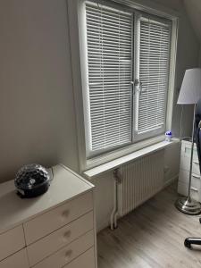 a room with a window and a dresser and a dresser with a dress at Faruqshus in Mönsterås +8 photos