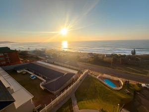 ein Bild vom Sonnenuntergang über dem Meer in der Unterkunft Ocean rest in Scottburgh