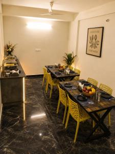 a dining room with tables and chairs with fruit on them at Hotel jetway in Muthugadahalli