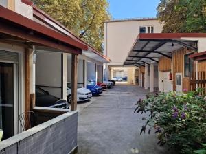 a row of cars parked on a street between buildings at Steinhauser`s Ferienwohnungen in Augsburg