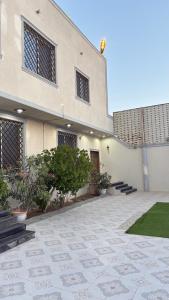 a building with a courtyard with stairs and plants at فلة وشاليه ابحر الشمالية in Jeddah