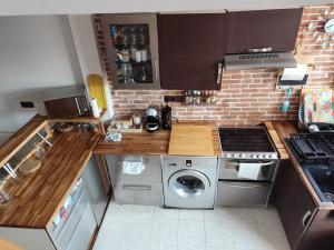 a kitchen with a stove and a washing machine at Loft in a quiet condominium in Vitry-sur-Seine