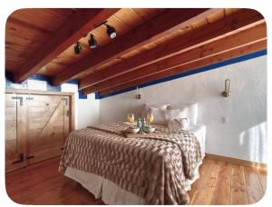 a bedroom with a bed with two candles on it at Casa Nautilis in San Miguel