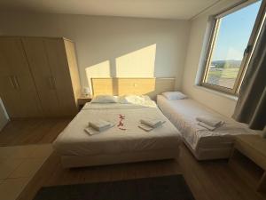 En eller flere senge i et værelse på Hotel Epic