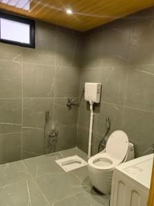 a bathroom with a toilet and a shower at اكواخ لاكجري ابها 2 in Abha +11 photos