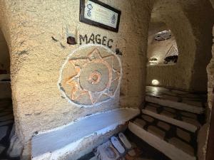 a wall with a drawing on the side of a building at Casas Cueva Alfer in Fasnia